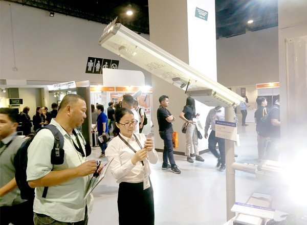 Solar led street light all in one