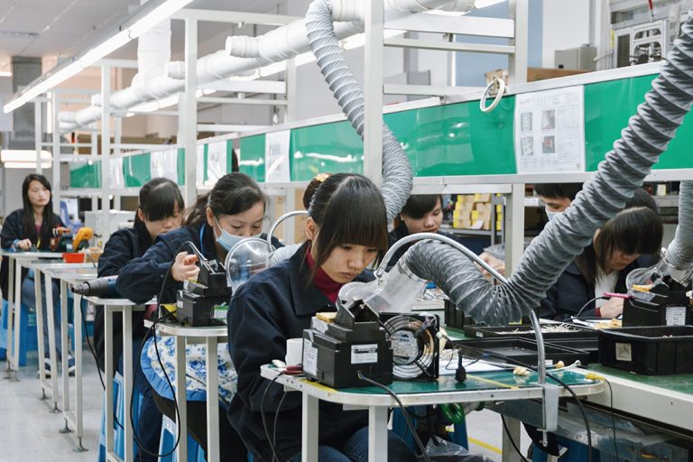 Solar led street light assembly
